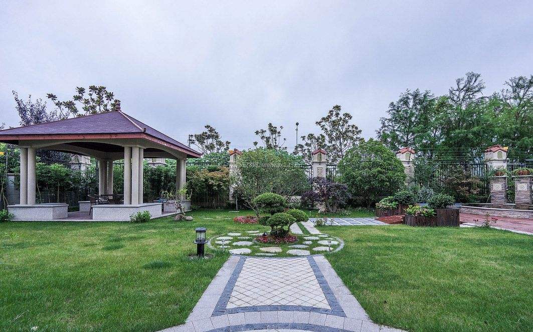 此生，愿以山野為伴，鮮花為友