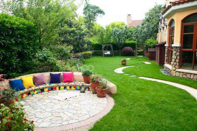 通往花園之門的庭院設(shè)計