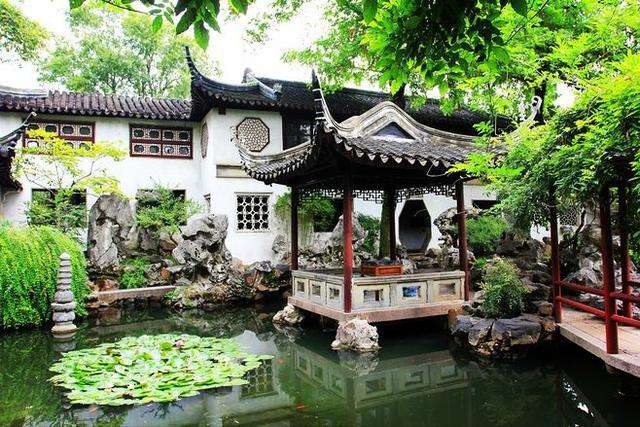 別墅庭院軟裝的搭配技巧：花盆，木藝，小品，實(shí)景