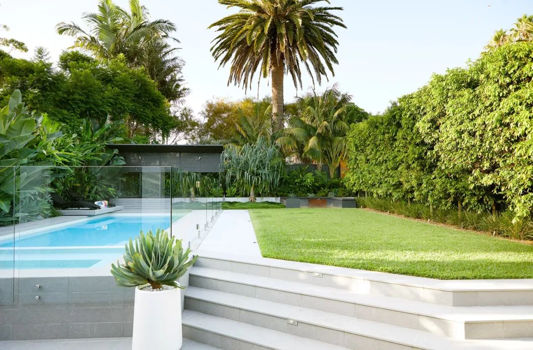 如何平衡傳統(tǒng)和時尚？現(xiàn)代風花園告訴你！