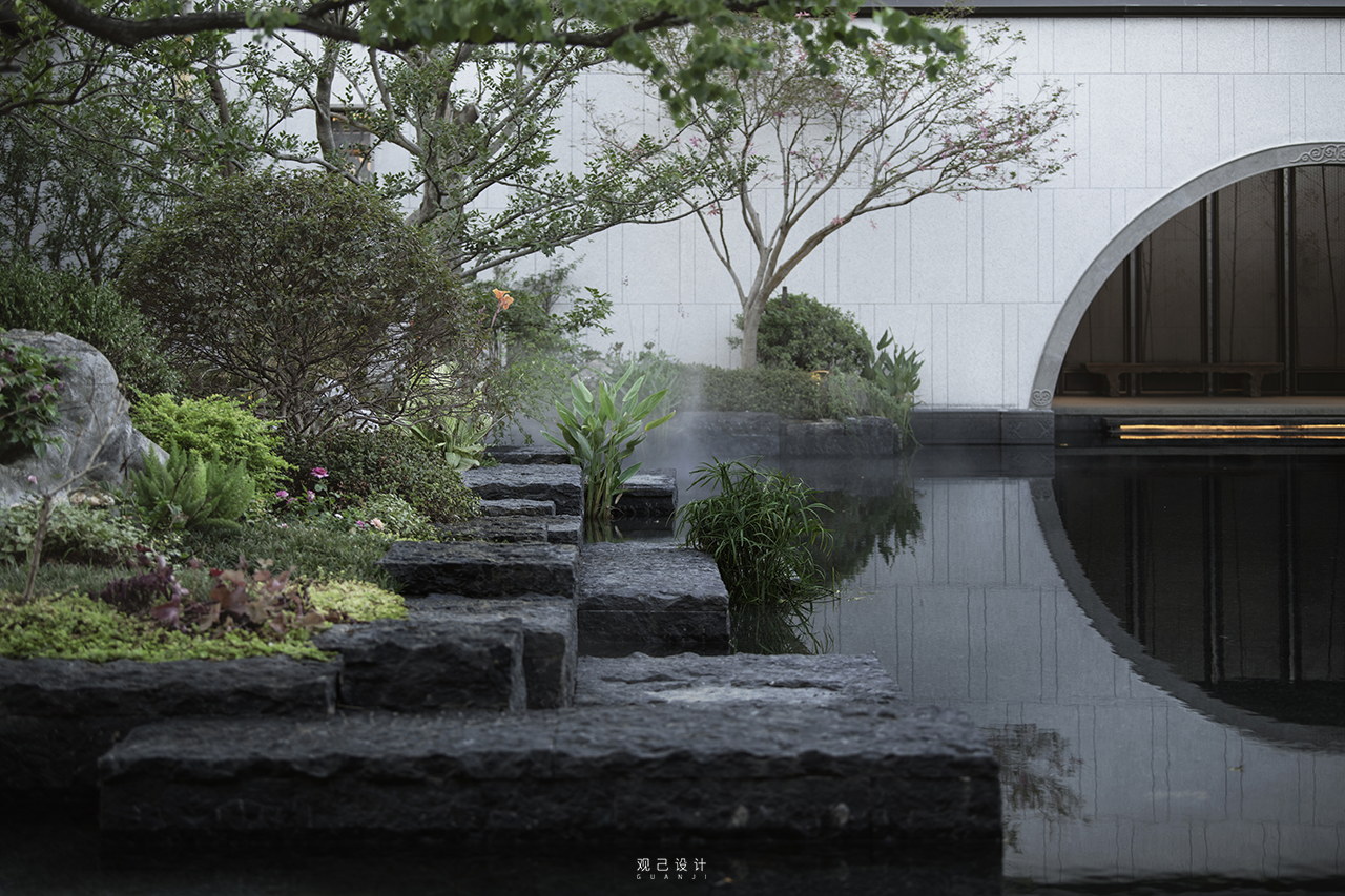 別墅庭院花園景觀的設(shè)計(jì)施工特點(diǎn)有哪些？