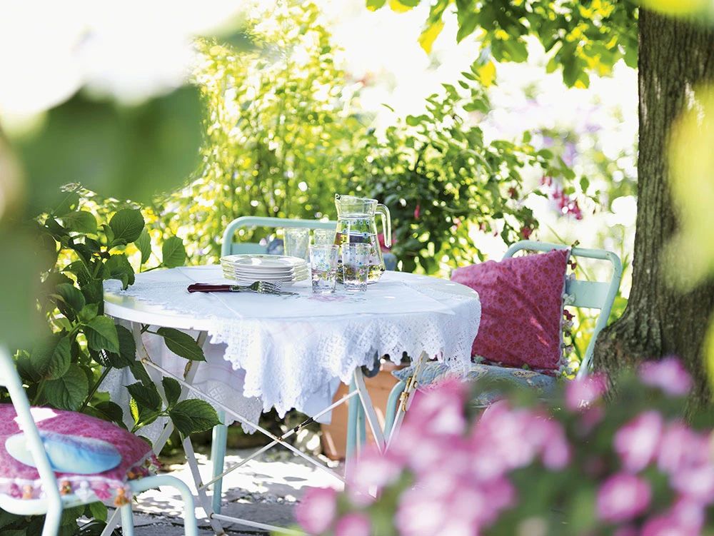 8個花園中好看的餐桌實(shí)例，有你喜歡的嗎？