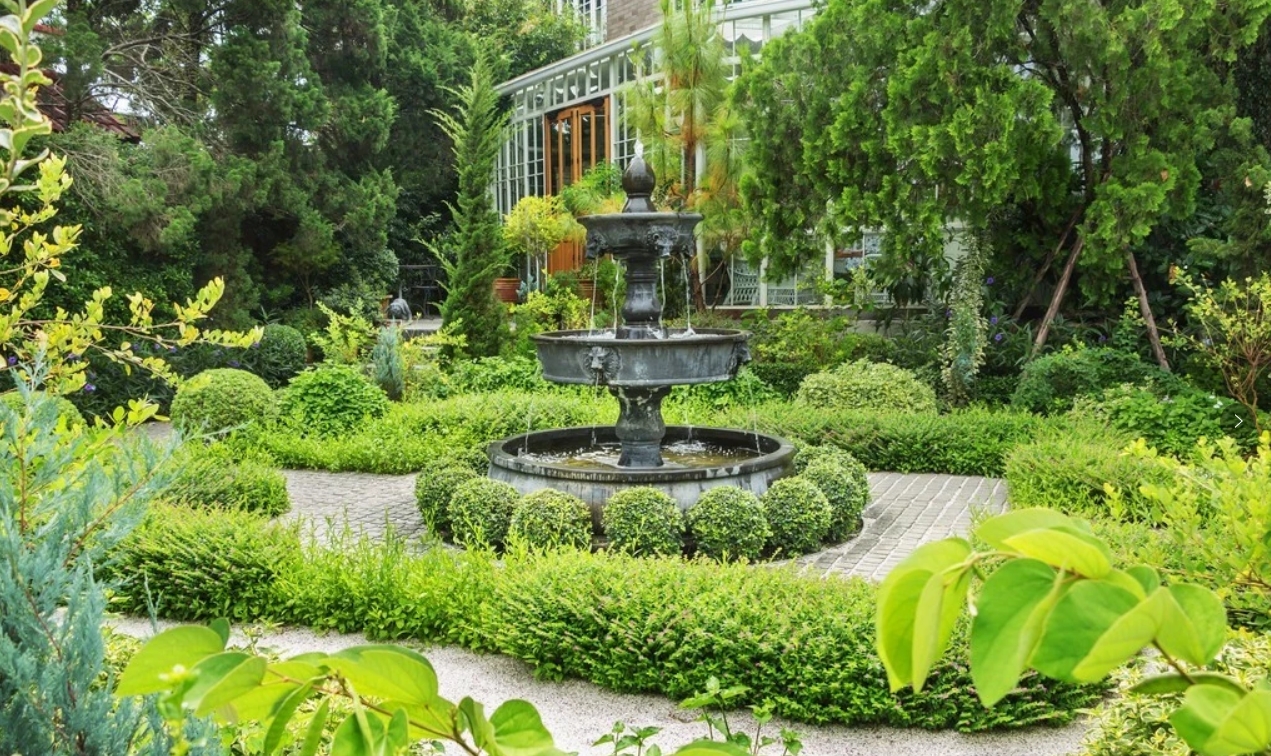 當(dāng)自然元素融入鄉(xiāng)村庭院，這樣的院子這也太悠閑了吧~