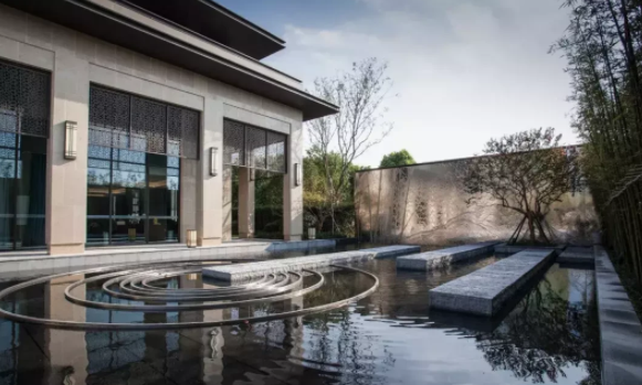 新中式庭院的色彩搭配哲學(xué)，花園里用上既簡(jiǎn)單又大氣